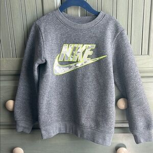 Nike Boys 4 Camo Logo Sweatshirt
